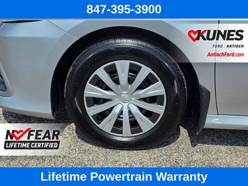 Used 2022 Toyota Camry LE FWD image 13