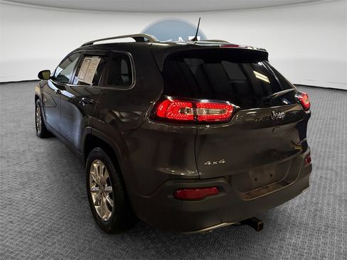 Used 2016 Jeep Cherokee Limited image 6
