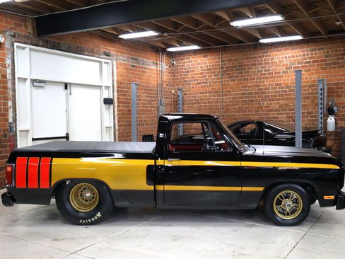 Used 1992 Dodge D/W Truck 150 image 29