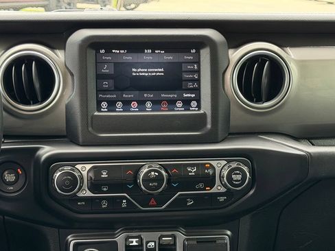 Used 2020 Jeep Wrangler Unlimited Sahara AWD/4WD image 29