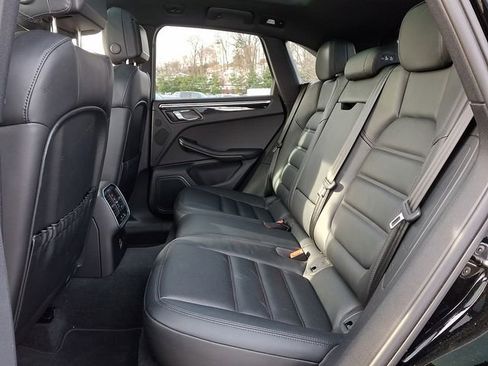 Used 2023 Porsche Macan image 11