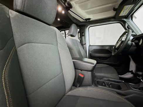 Used 2024 Jeep Wrangler Unlimited image 25