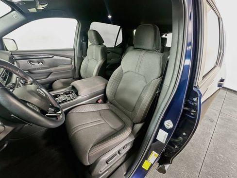 Used 2025 Honda Pilot Sport image 28