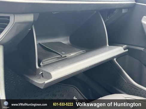 Certified 2023 Volkswagen Jetta SE w/ Panoramic Sunroof Package FWD image 31