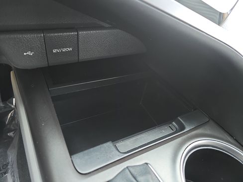 Used 2024 Toyota Camry SE image 29