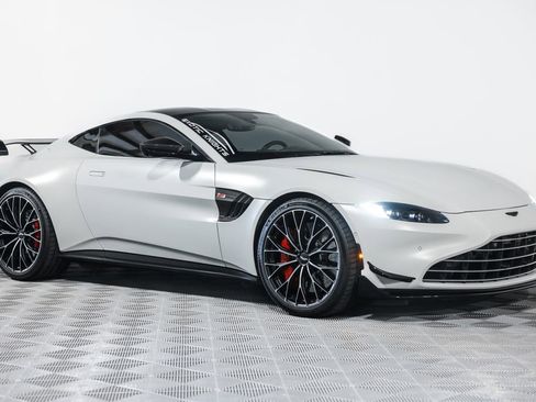 Used 2023 Aston Martin V8 Vantage Coupe RWD image 4