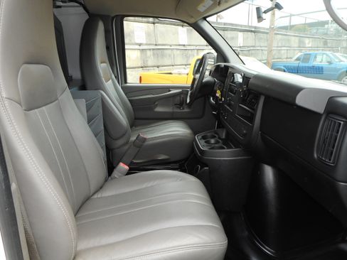 Used 2013 GMC Savana 3500 w/ Power Package RWD image 26