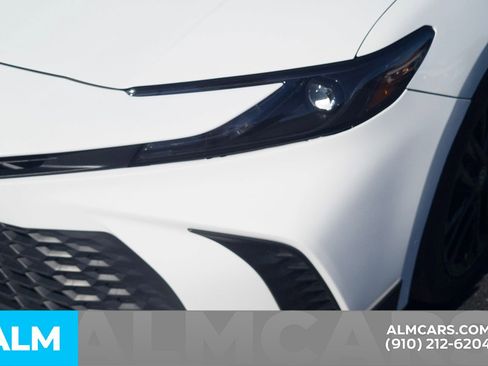 Used 2025 Toyota Camry SE image 12