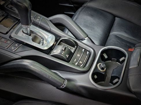 Used 2016 Porsche Cayenne image 18
