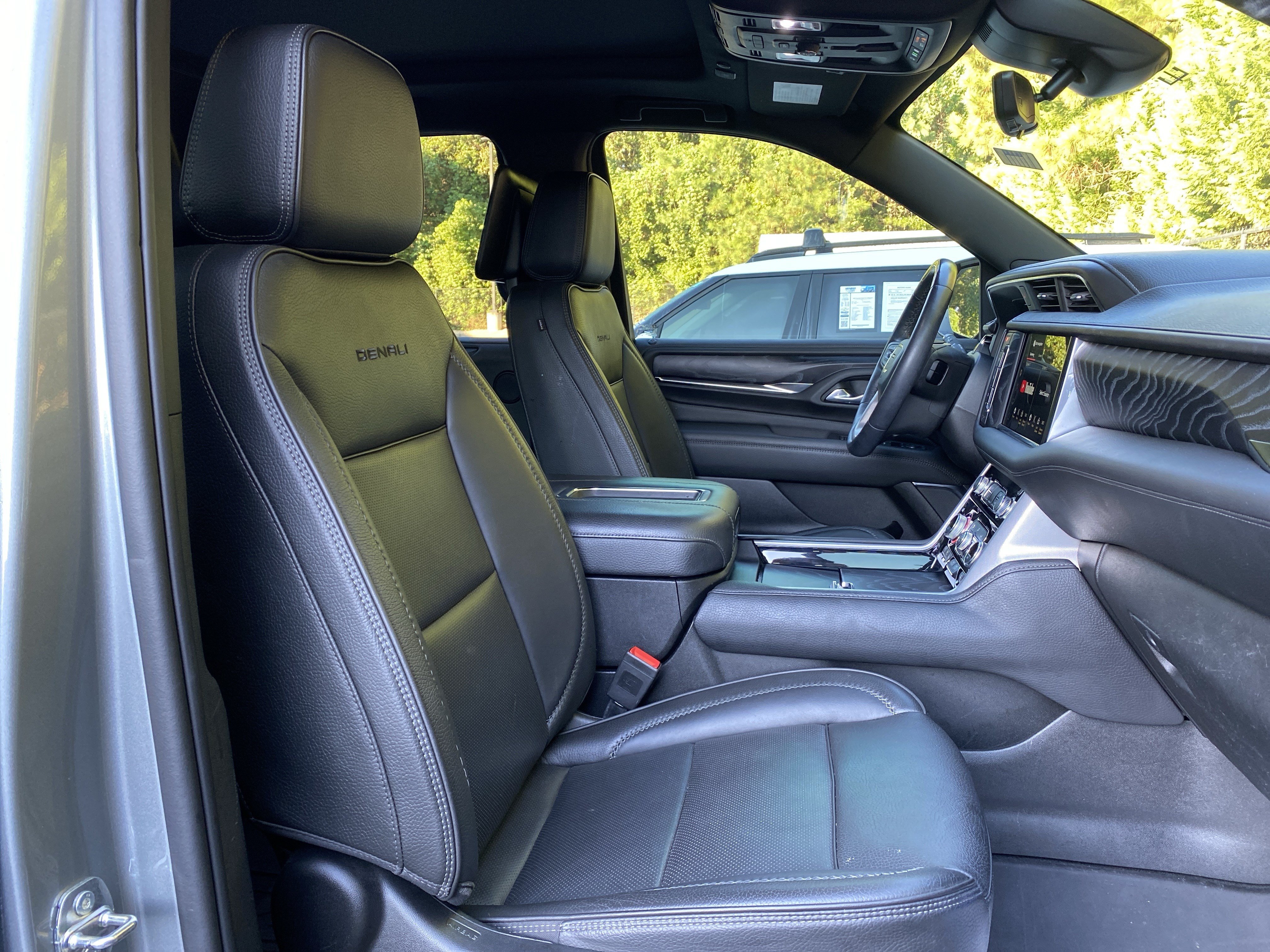 Used 2023 GMC Yukon Denali w/ Advanced Technology Package AWD/4WD image 34