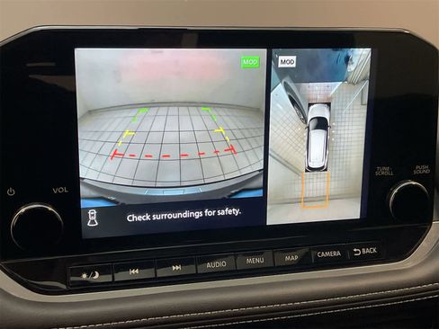 Used 2023 Nissan Rogue SL w/ SL Premium Package image 4