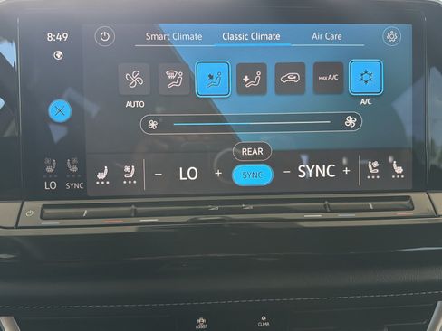 Used 2025 Volkswagen Atlas SE AWD/4WD image 23