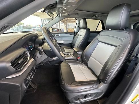 Used 2023 Ford Explorer XLT w/ Equipment Group 202A AWD/4WD image 19