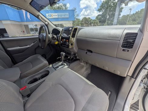 Used 2016 Nissan Frontier SV w/ SV Value Truck Package AWD/4WD image 9