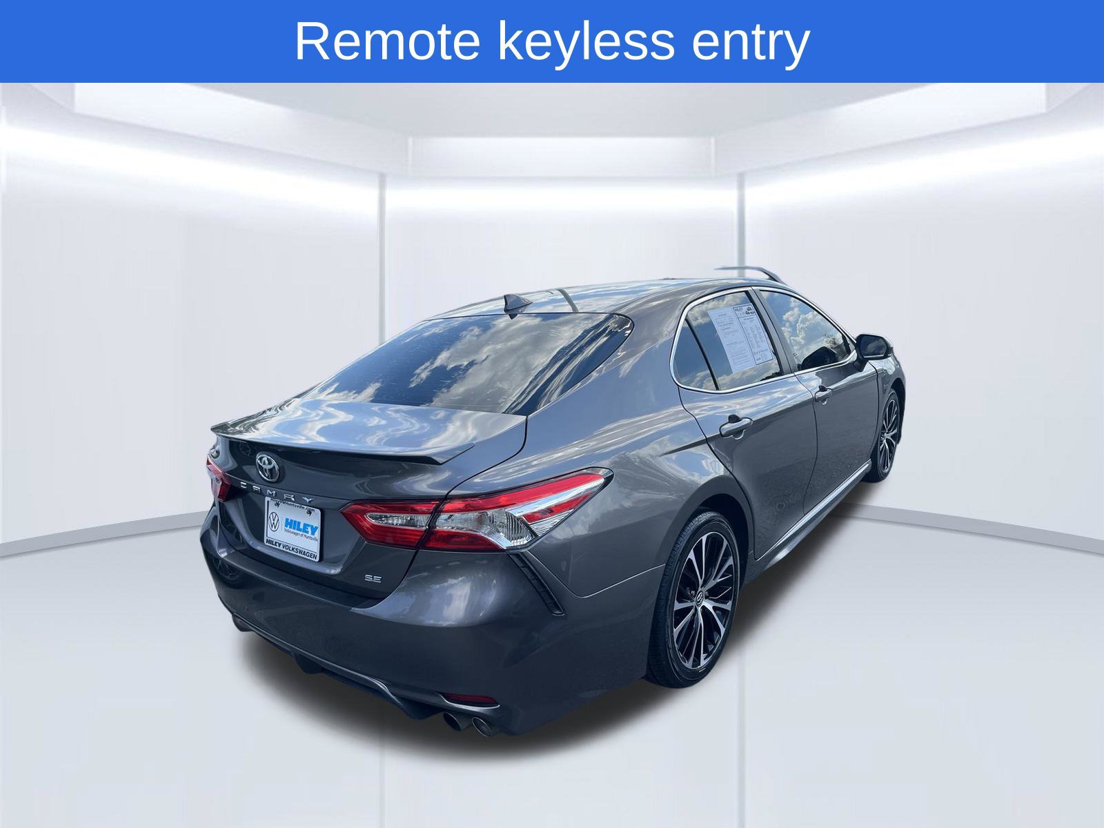 Used 2020 Toyota Camry SE FWD image 5