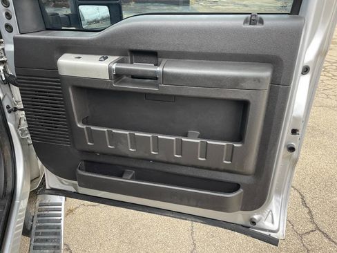 Used 2015 Ford F250 Lariat w/ Chrome Package image 31