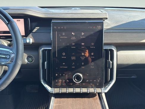 Used 2024 GMC Acadia Denali w/ Super Cruise Package image 17