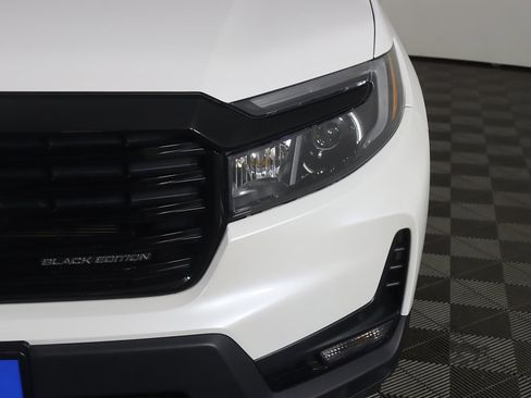 Used 2024 Honda Passport Black Edition image 17