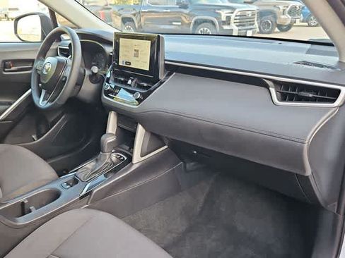 Certified 2025 Toyota Corolla Cross LE FWD image 19