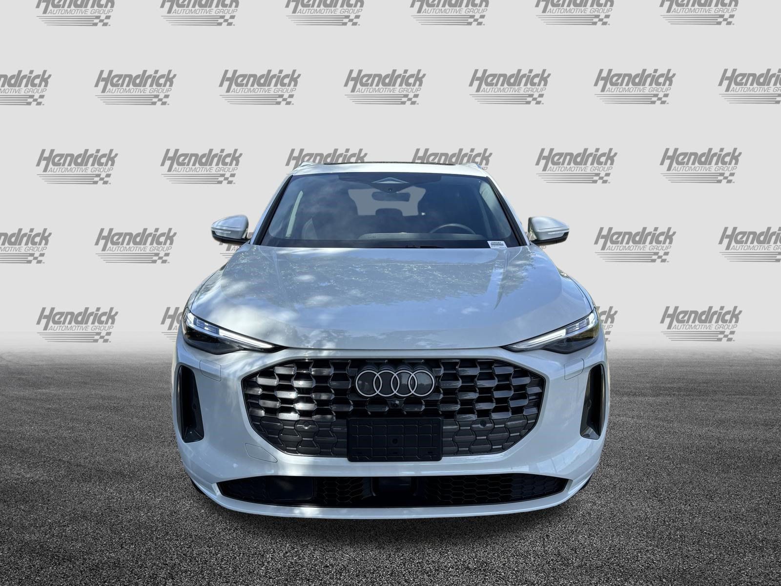 Certified 2025 Audi Q5 Premium AWD/4WD image 3
