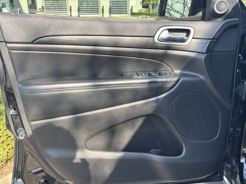 Used 2020 Jeep Grand Cherokee Altitude image 14