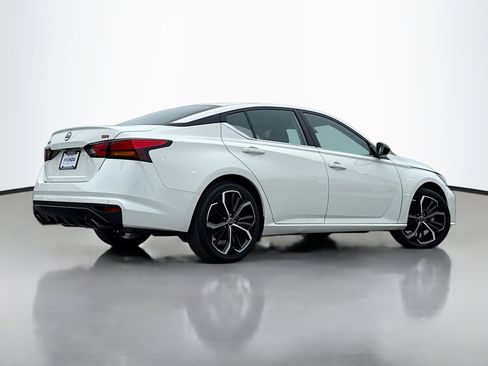 Used 2025 Nissan Altima 2.5 SR image 2