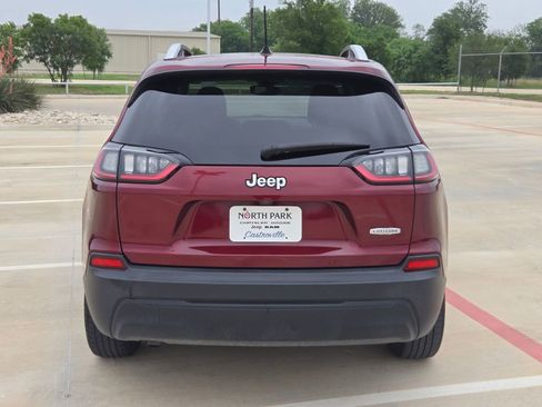 Used 2021 Jeep Cherokee Latitude FWD image 4