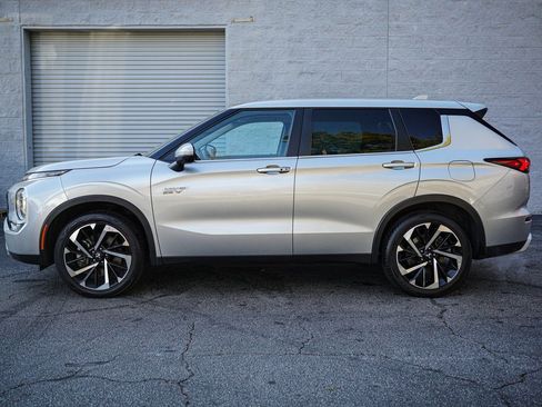 Used 2023 Mitsubishi Outlander SE image 9