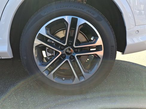 New 2026 Audi Q5 Premium image 5