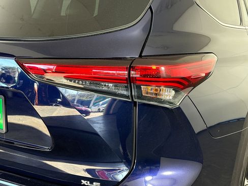 Used 2020 Toyota Highlander XLE image 34