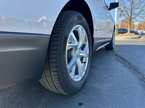 Used 2018 Chevrolet Equinox Premier image 6