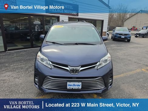 Used 2018 Toyota Sienna XLE w/ XLE Navigation Package image 2