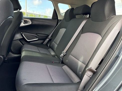 Used 2025 Kia Soul LX w/ LX Technology Package FWD image 11