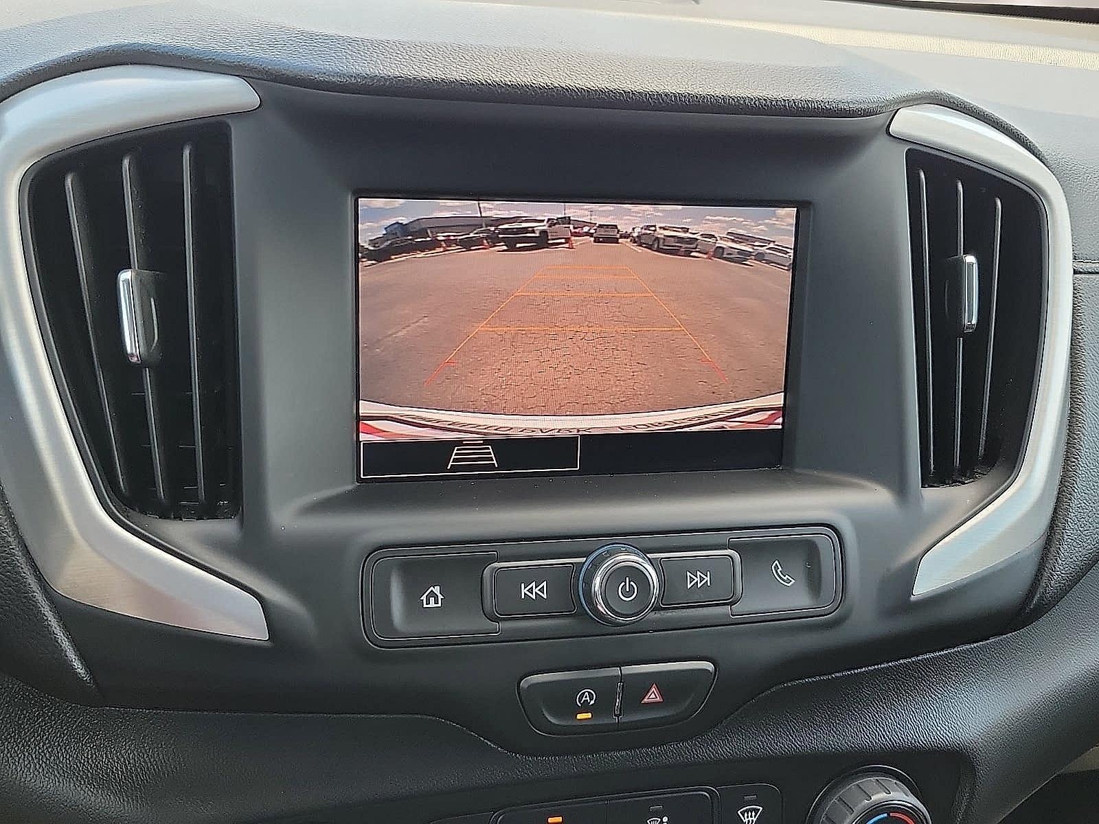 Used 2024 GMC Terrain SLE FWD image 17