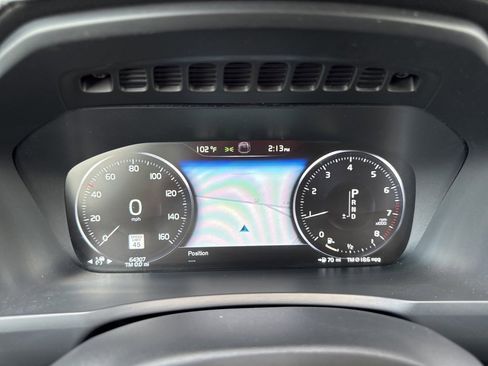 Used 2019 Volvo XC90 T5 R-Design image 3