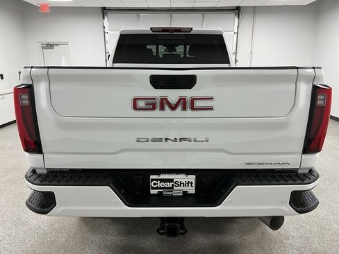 Used 2024 GMC Sierra 3500 Denali image 9