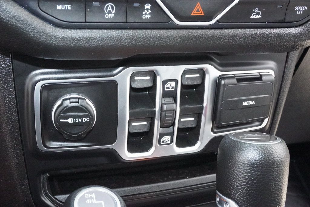 Used 2025 Jeep Gladiator Sport AWD/4WD image 25