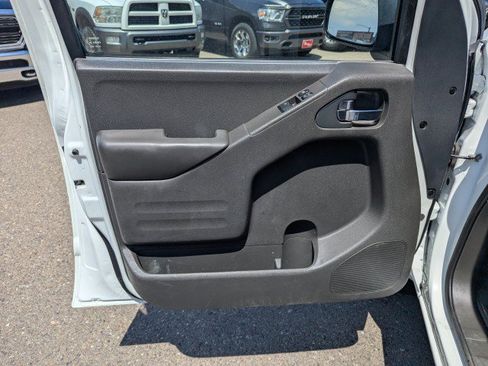 Used 2018 Nissan Frontier SV AWD/4WD image 9