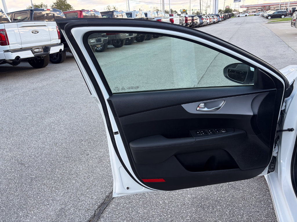 Used 2024 Kia Forte LXS w/ LXS Technology Package FWD image 11