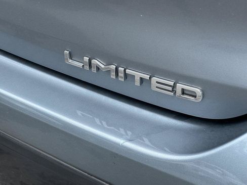 Used 2023 Toyota Highlander Limited FWD image 10