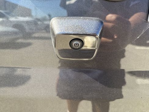 Used 2024 Jeep Gladiator Sport image 40