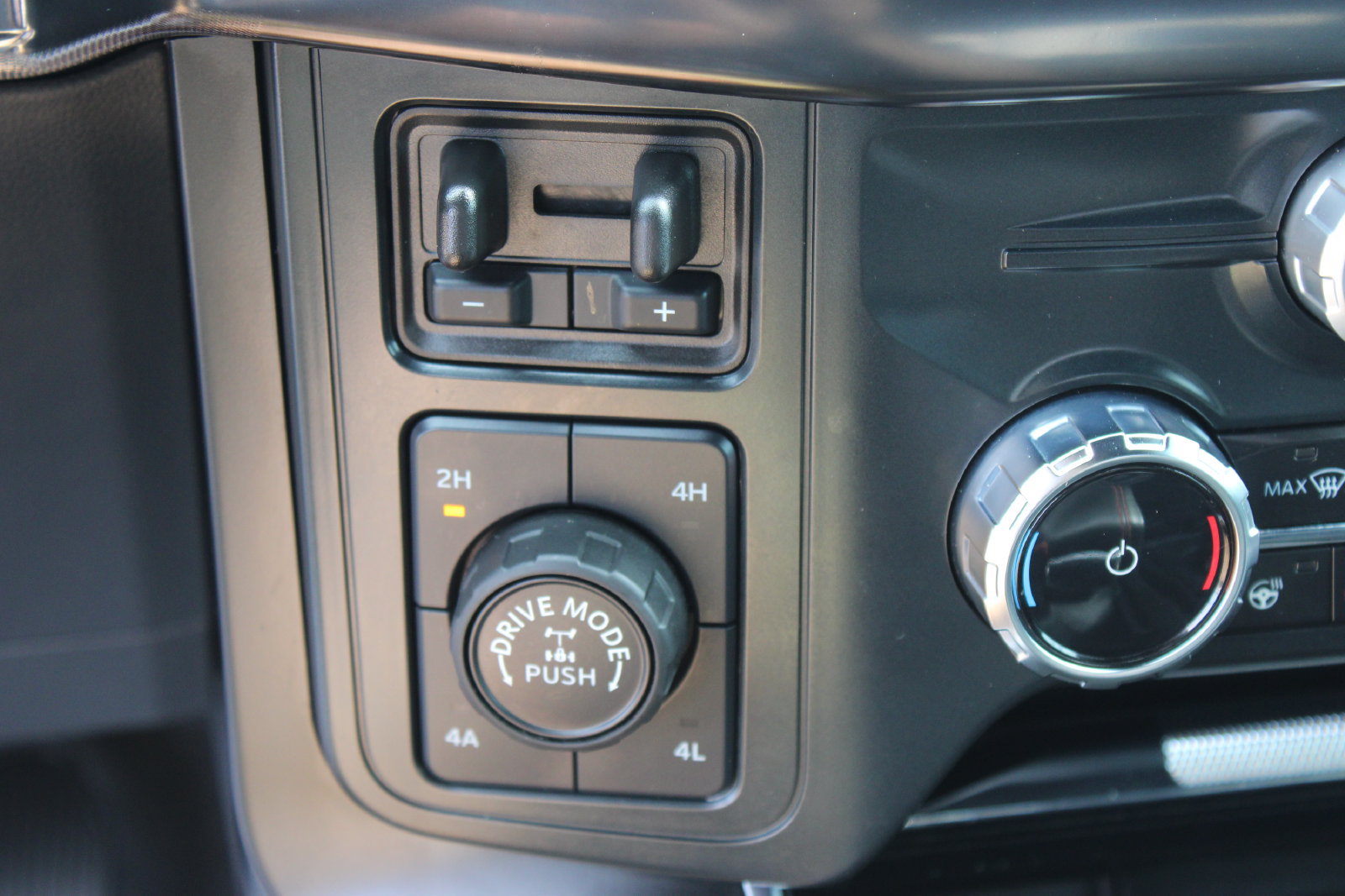 Used 2025 Ford F150 Raptor AWD/4WD image 18