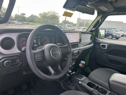 Used 2025 Jeep Wrangler Sport AWD/4WD image 5