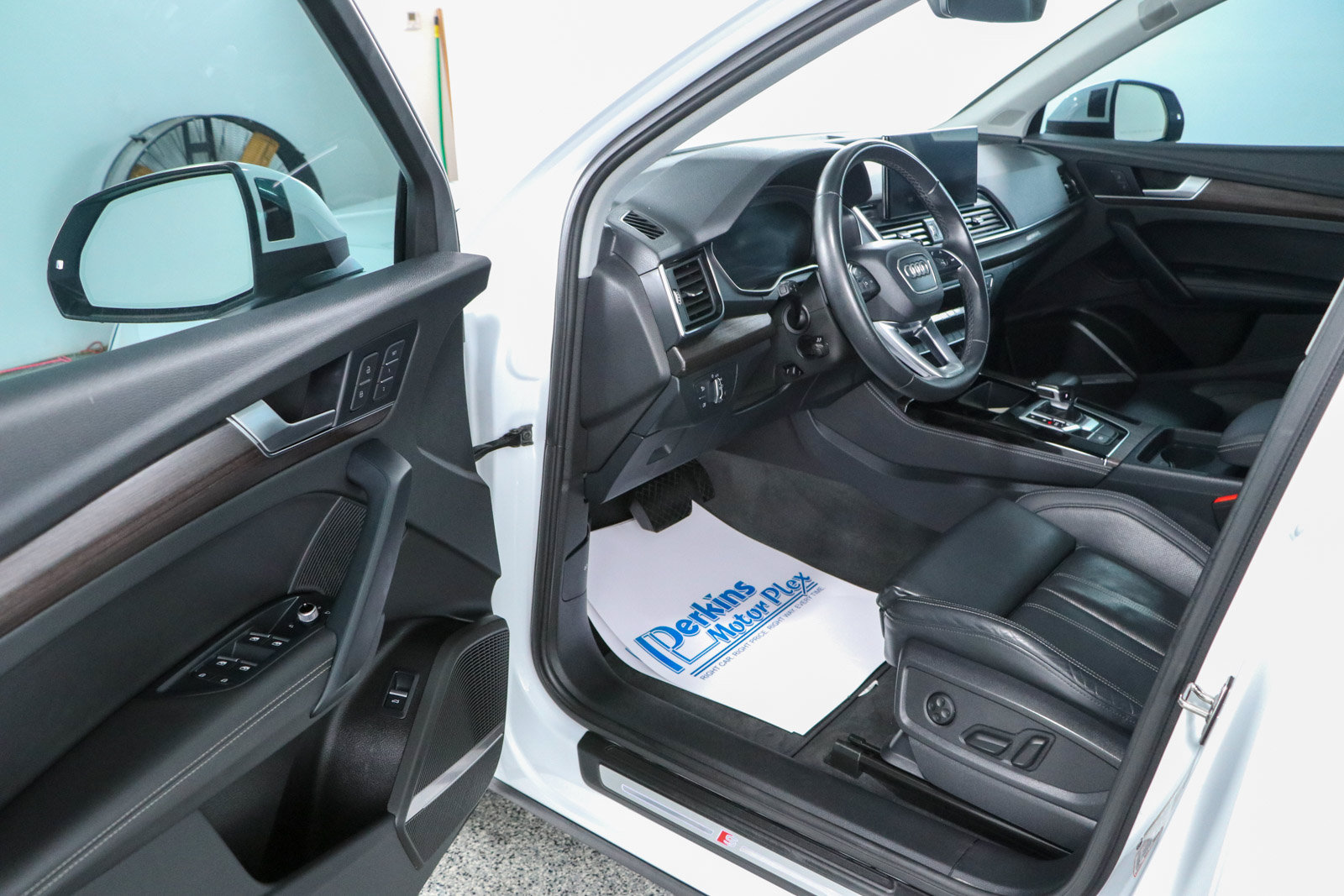 Used 2023 Audi Q5 2.0T Premium Plus w/ Premium Plus Package AWD/4WD image 3