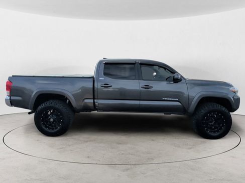 Used 2018 Toyota Tacoma SR5 image 6