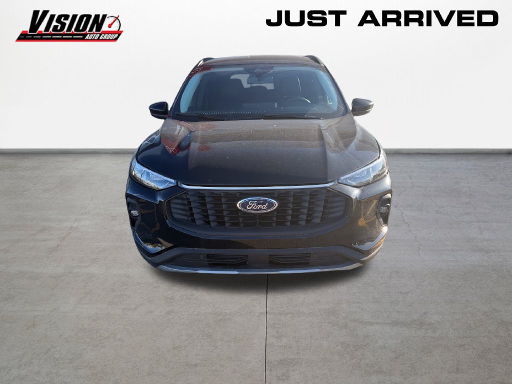 Used 2025 Ford Escape Platinum AWD/4WD image 2