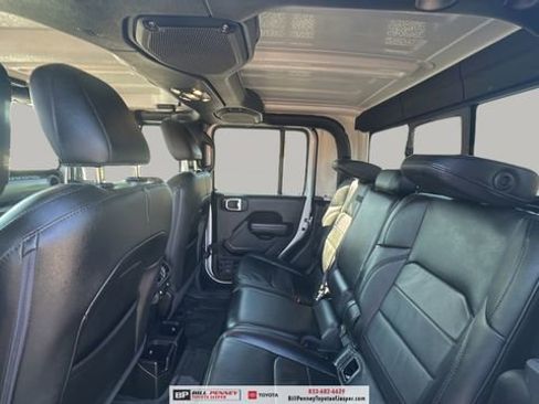 Used 2023 Jeep Gladiator Willys image 12