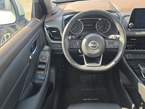 Used 2022 Nissan Rogue SV w/ SV Premium Package image 15
