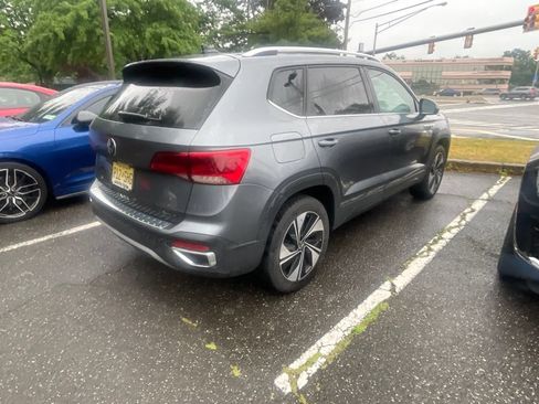 Used 2023 Volkswagen Taos SE w/ Panoramic Sunroof Package AWD/4WD image 2