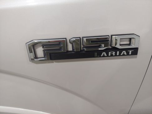 Used 2019 Ford F150 Lariat w/ Equipment Group 502A Luxury AWD/4WD image 19